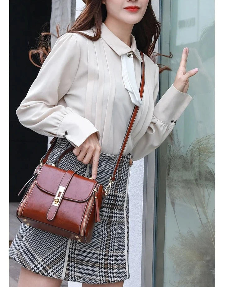 Bolsa feminina em couro genuíno transversal